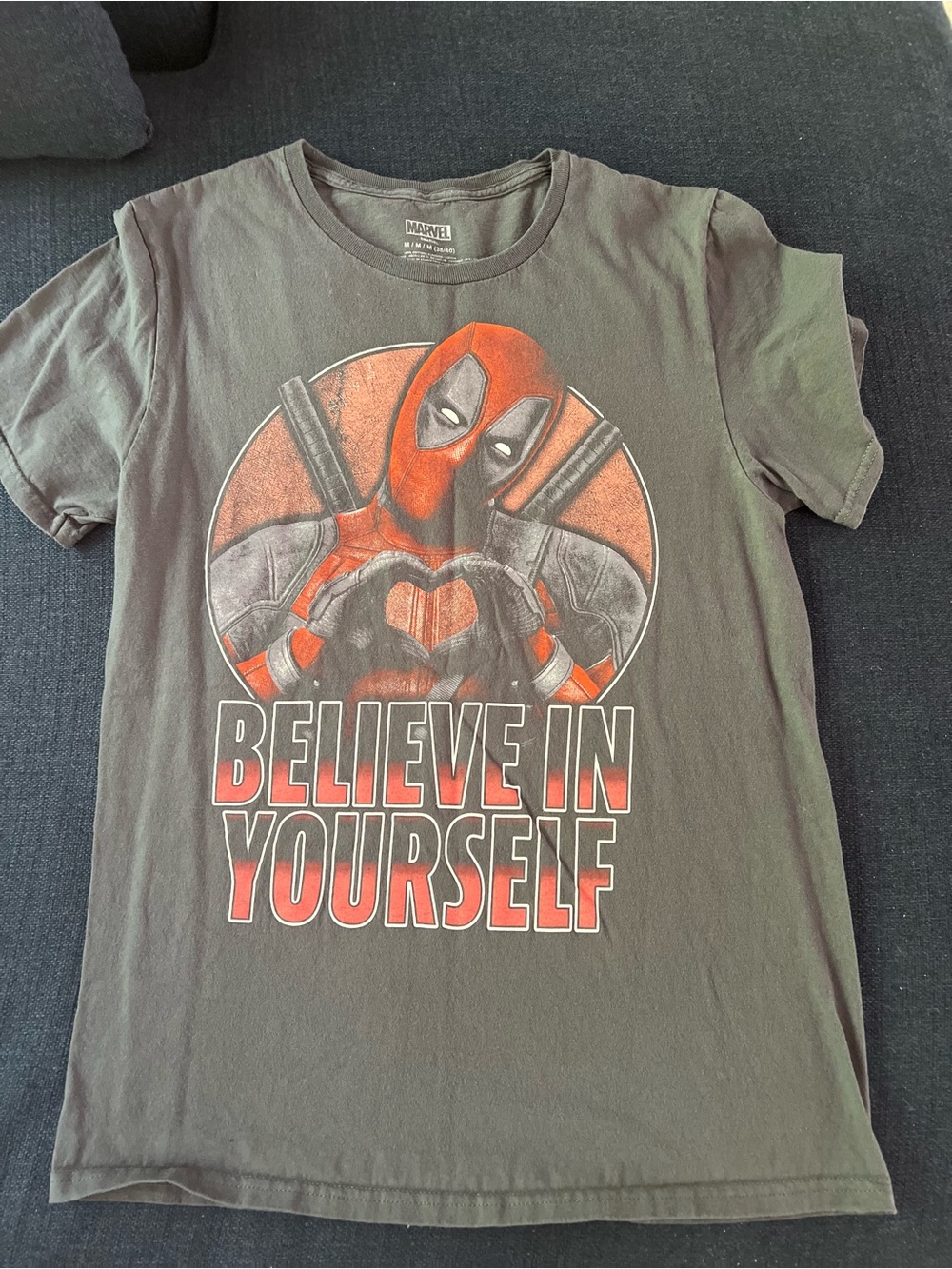 Marvel Deadpool Front Graphic Tee - Black & Red